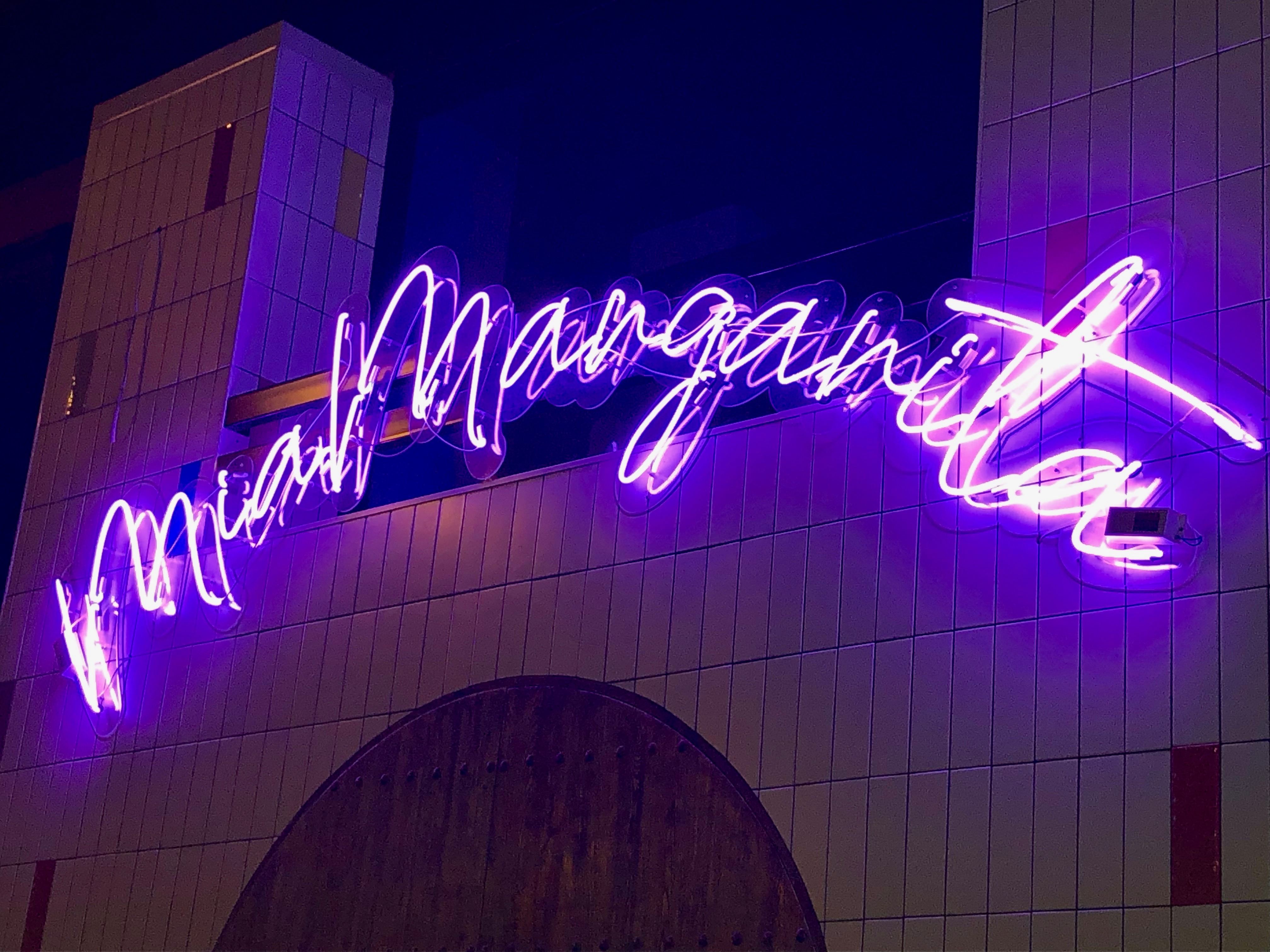 Illuminated Mia Margarita sign